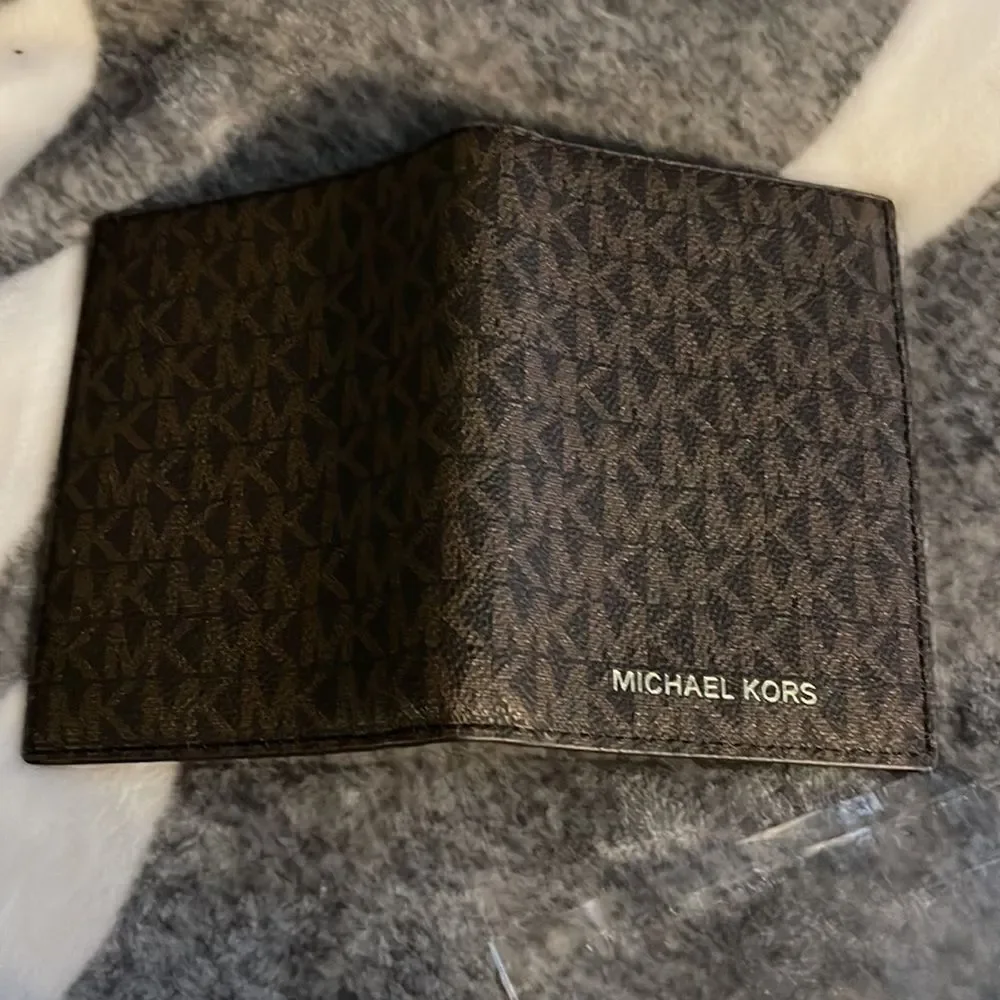 Michael Kors Wallet Jet Set Travel Passport Holder Wallet Case Brown Leather